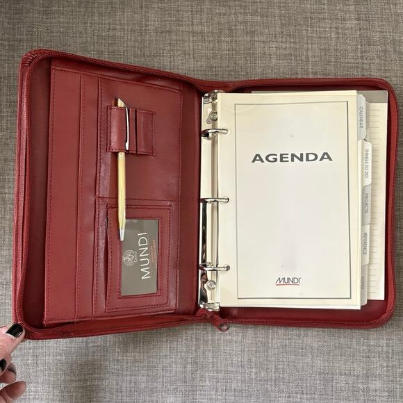 Vtg Mundi Planner 3-Ring Red Faux Leather With 8.5 X 5.5 Inserts Zipper Closure - Picture 2 of 12